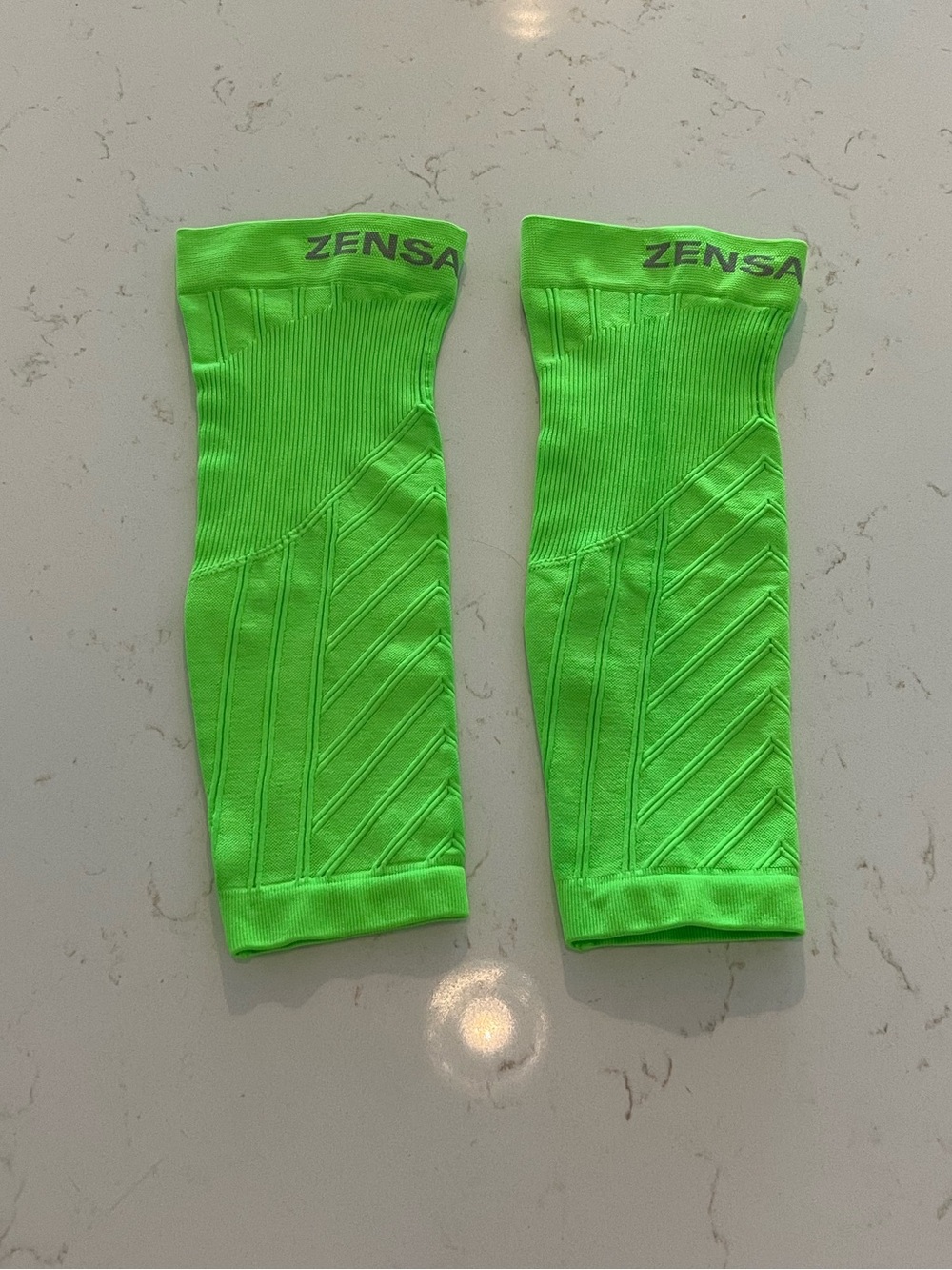 Zensah Neon Green Compression Calf Sleeves Size Large/X-Large NWOT